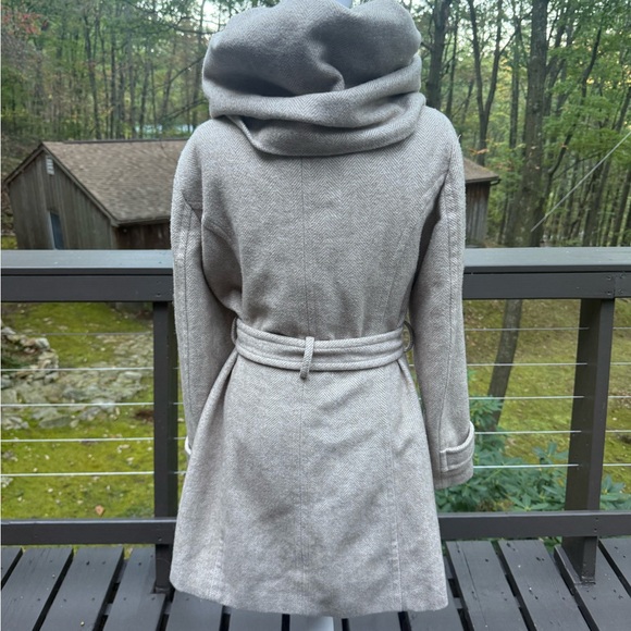 Zara Basic Cream Herringbone Coat - Picture 7 of 16